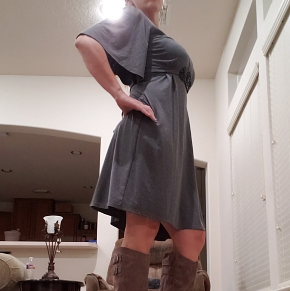 Clues New York 6 oversized flutter sleeve jewel adorned waist vneck - Picture 10 of 11